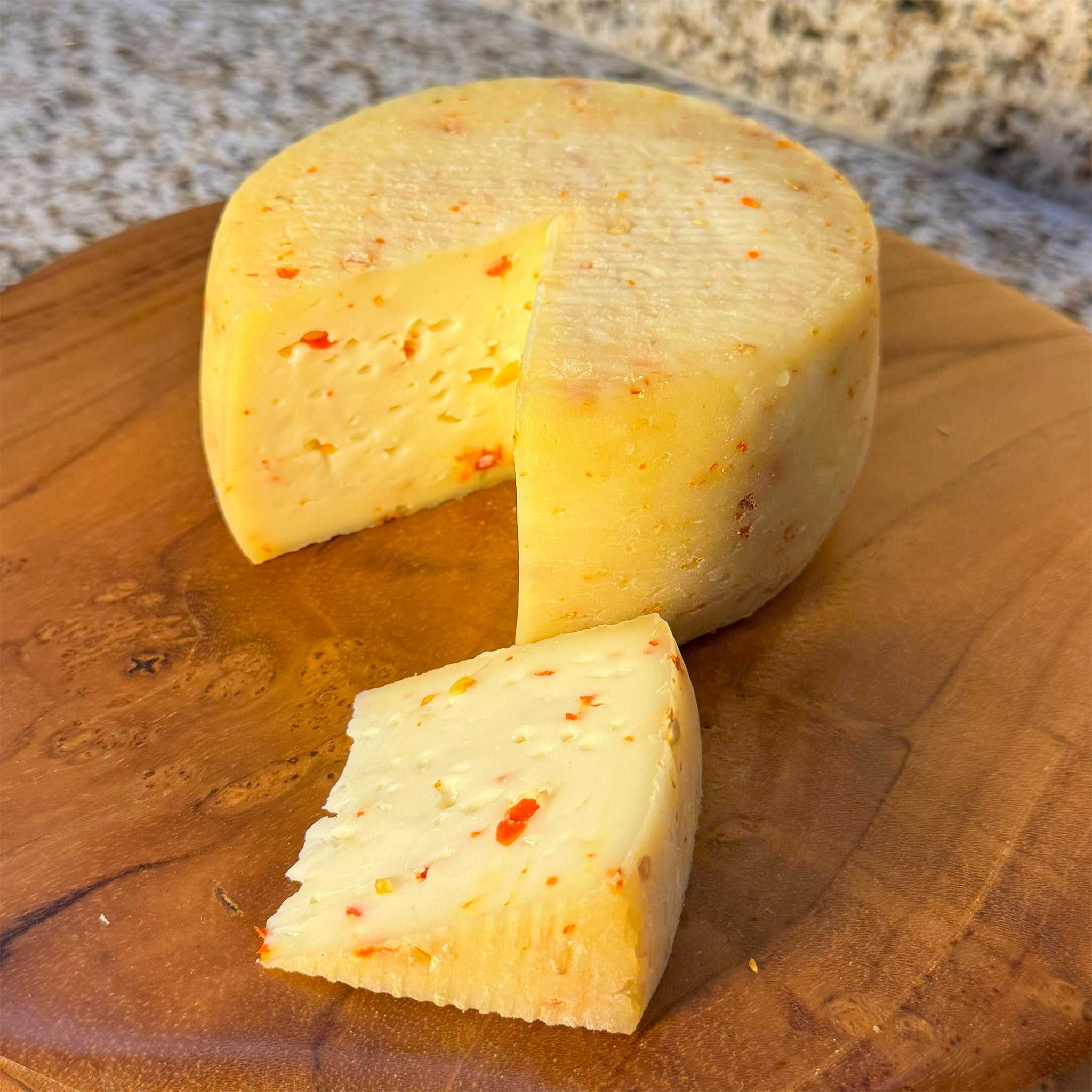 Kuh-Käse gereift mit Chili Azoren / Omorro / Queijo curado apimentado açores