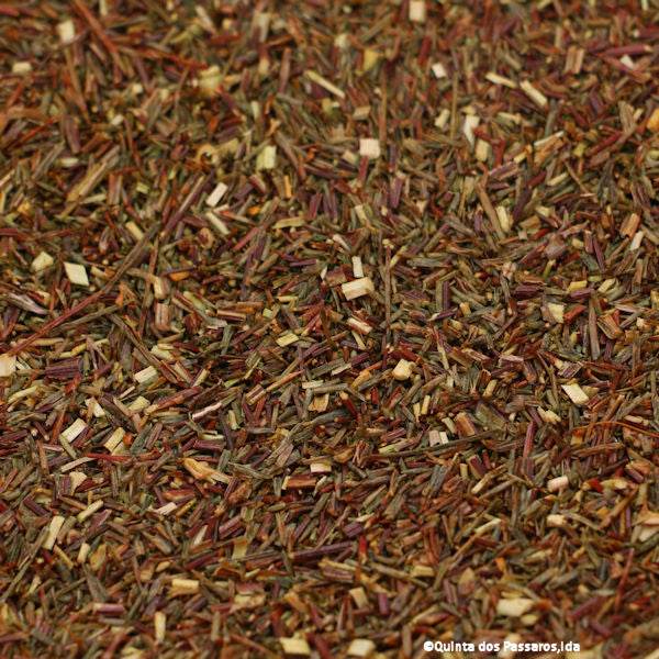 Rotbuschtee, Rooibusch, geschnitten, grün / Chá de rooibos verde